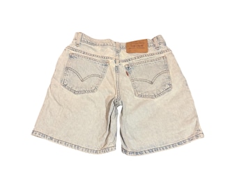 90s vintage Levi’s Bermuda jorts shorts size 28”