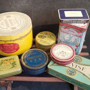 7 Franse oude blikken dozen. Directe collectie Geneeskunde, snoep, vintage blikken
