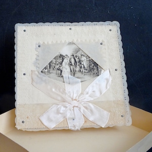 Antigua caja de cardo de papel de encaje francés Canivet. Boda Antigua Favor Dragee Almond Lace cut Box
