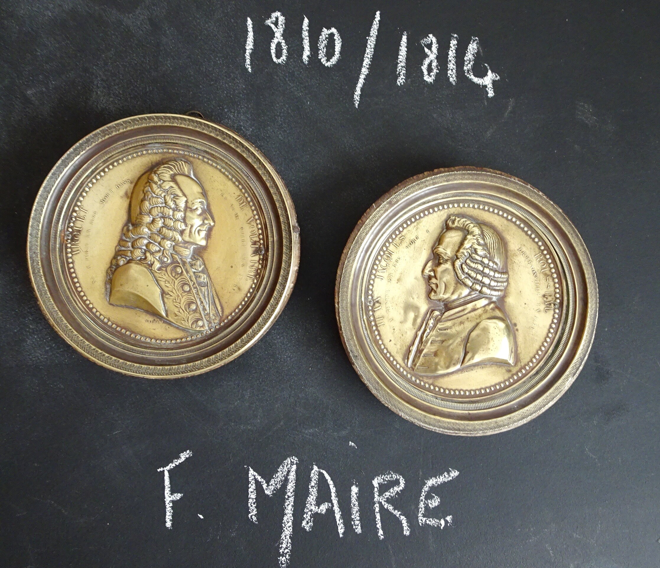 Début Du 19E Médaillon en Laiton de Plaque Murale. Voltaire. Rousseau