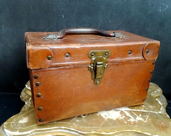 Vintage Leather Train Case, Vanity case, Makeup Suitcase.