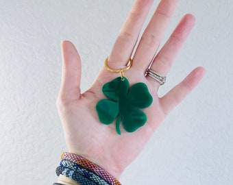 Lucky Green Clover Acrylique Porte-clés Lucky Keychain -Trèfle Keychain -Lucky Charm Keychain -Trèfle à quatre feuilles Acrylique Keychain -Trèfle vert