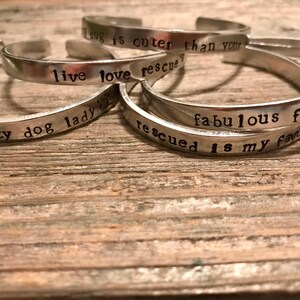 ハンドスタンプブレスレット：名前やメッセージを刻印