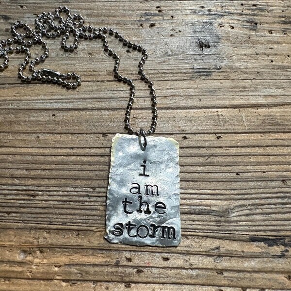 Soy la tormenta, collar masculino de latón