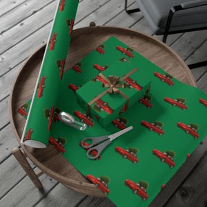 Op de afbeelding: Een set van drie keramische mokken met een gespikkelde, matte afwerking. Elke mok heeft een andere kleur: lichtblauw, crème en grijs. De mokken hebben een eenvoudig, modern ontwerp en een comfortabel handvat.