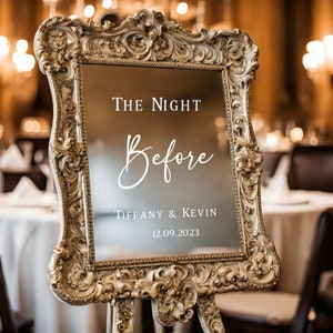 Puede incluir: Un espejo dorado adornado con un letrero blanco que dice "The Night Before Tiffany & Kevin 12.09.2023".