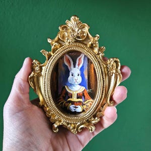 Pintura acrílica en miniatura de la Princesa Conejo, ovalada y enmarcada, 4 x 5 pulgadas