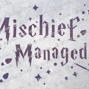 SCHABLONE &#39;Mischief&#39; Halloween Magie 4 Größen Home Dekor Basteln Spooky Wicked Schilder Dekoration DICKER 250/10mil MYLAR, von Stencil Stash