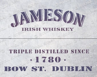Könnte beinhalten: Eine Schablone im Vintage-Stil mit dem Jameson Irish Whiskey Logo. Die Schablone enthält den Markennamen "Jameson", "Irish Whiskey", "Triple Distilled Since 1780" und "Bow St. Dublin".
