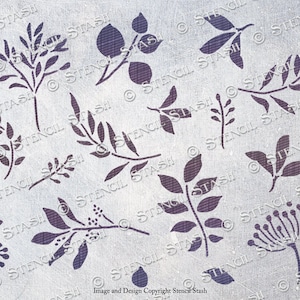 Peut inclure: Une feuille de pochoir avec plusieurs motifs de feuilles et de branches. Le pochoir est imprimé sur un fond blanc et est prêt à être utilisé pour des projets d'artisanat.