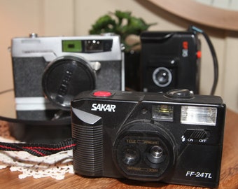 Set of 3 Vintage Film Cameras, Petri, Sakar, Vivitar, 60's, 70's, 80's, Non Working   B25-9-15