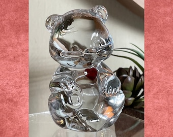 フェントン・アートグラス製、誕生石ベアフィギュア、ブルージルコンハート Fenton Art Glass December Birthstone Bear Figure, Blue Ziron Heart