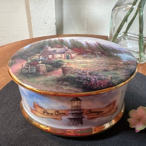 Thomas KINKADE, Pine Grove Cottage, Guiding Light Collection, Plays "I Will Wait For You", Oval Porcelain Music Box, 3.5", 1990's   B17-4-8