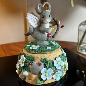 Vintage, Charming Tails, Love Bunny, Music Box, Figuring, Plays &quot;I Wanna Be Loved By You&quot;, Fitz and Floyd, 5 Inch, 1990&#39;s   B78-10-15