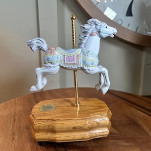 レフトン　カルーセルコレクション　メリーゴーランド　オルゴール　アメリカ⑦ ヴィンテージ レフトン製 メリーゴーランドの馬、磁器製、木製台座