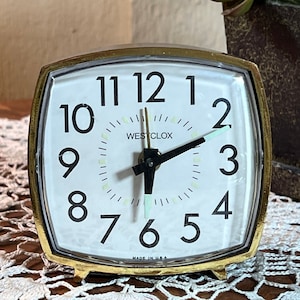 Vtg wind up Westclox Faux Wood Alarm Clock, Works, Glow in the Dark Hands, White Face, Brown Plastic Case, 1970&#39;s, B113-7-31