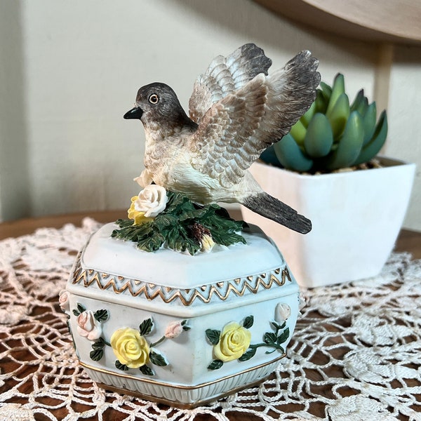 Vintage, Heritage House, Sing A Song, Bird Music Box, Plays "Laras Theme", Morning Dove Music Box, 4.5 Inch, 1970's   B54-8-28