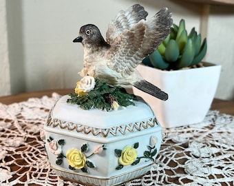 Vintage, Heritage House, Sing A Song, Bird Music Box, Plays "Laras Theme", Morning Dove Music Box, 4.5 Inch, 1970's   B54-8-28