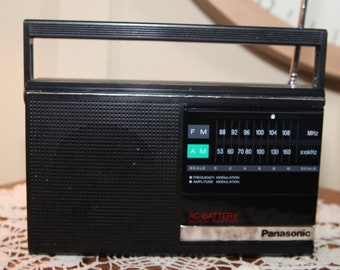 Vintage 1970's Panasonic AM/FM Portable Radio, 8"    B66-8-25