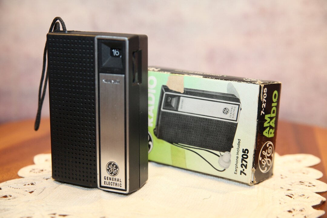 Vintage GE Transistor Radio, Black, With Original Box, 4, 1970's, 9