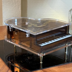 Vintage Acrylic Musical Piano, with Musical Notes on Top, 6&quot;, Plays &quot;Feelings&quot;, 1970&#39;s      B45-7-6