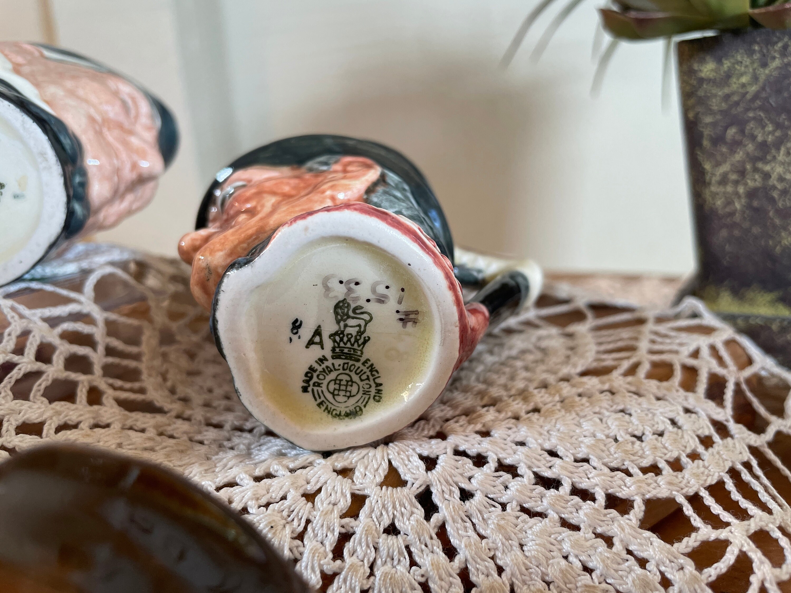 トビージャグ　ロビンフッド Vintage Royal Doulton Robin Hood Toby Mug Jug Large 6.25