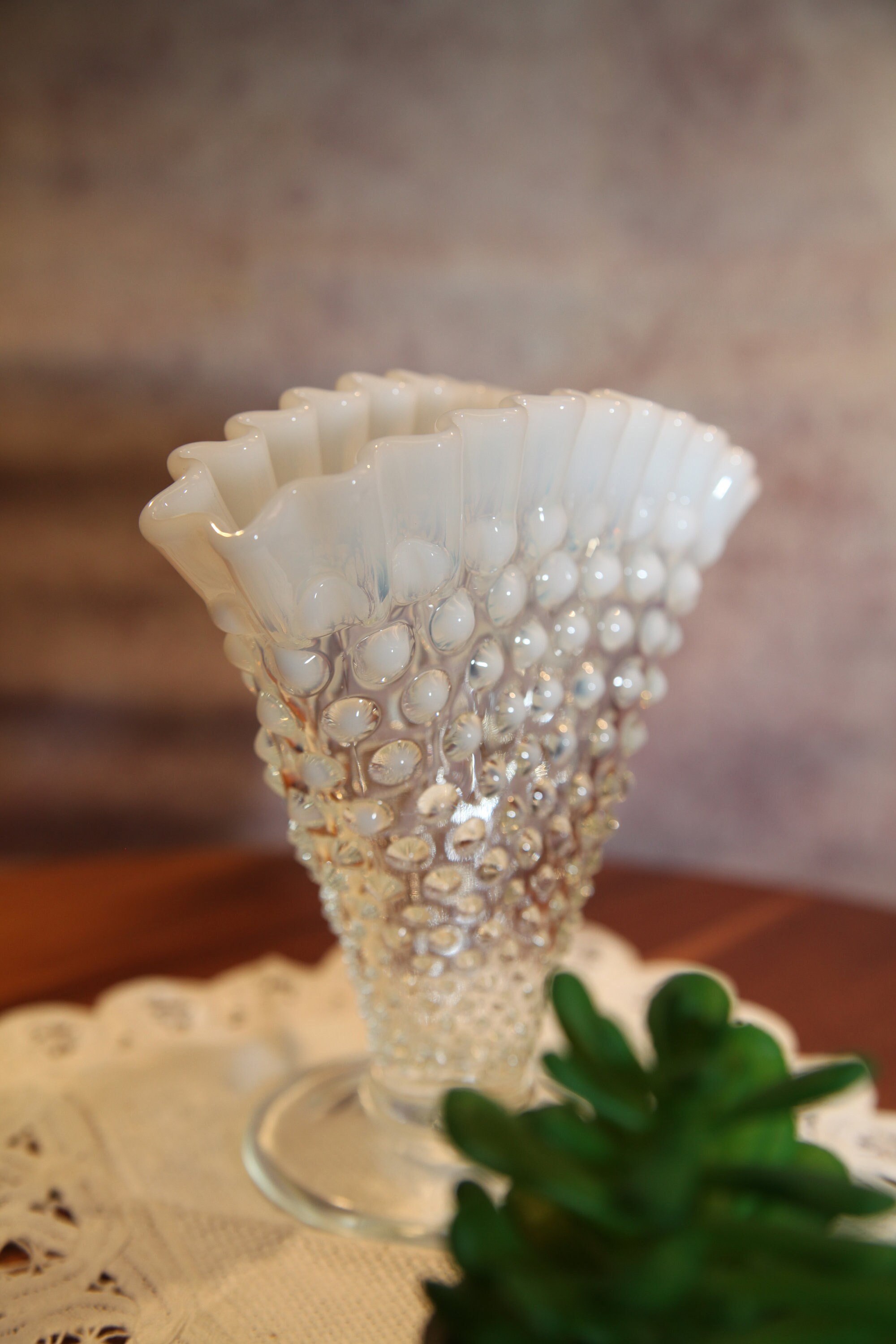 フェントン フレンチ オパールセント ホブネイル ガラス ファン 花瓶