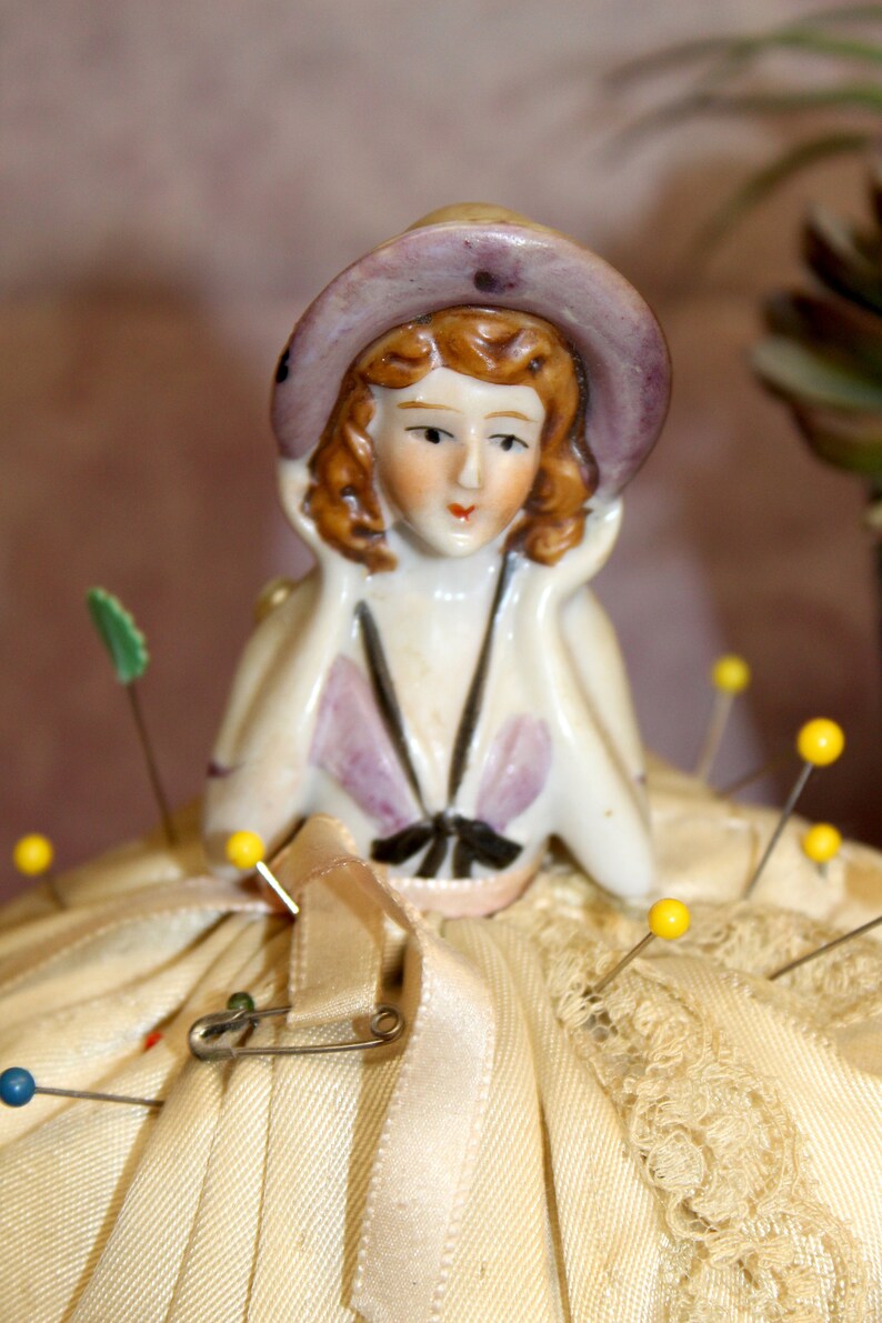 Top Made in Japan Antique Porcelain Pin Cushion Lady with skirt Bin 56