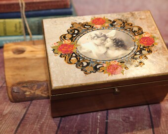 ヴィンテージ木製ジュエリーボックス。天使、小物入れ、7フィート