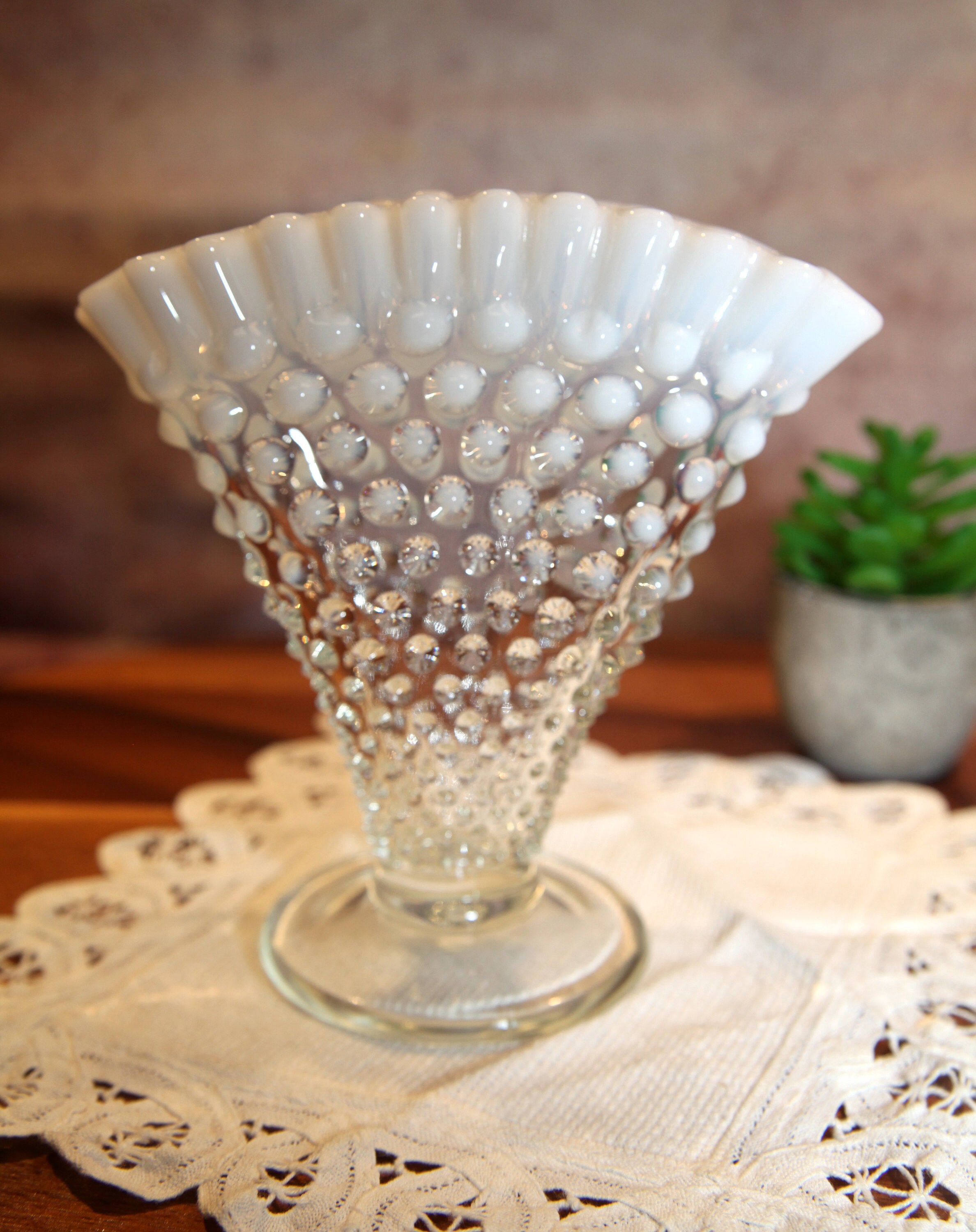 フェントン　オパールセント　ドット　花瓶 フェントン フレンチ オパールセント ホブネイル ガラス ファン