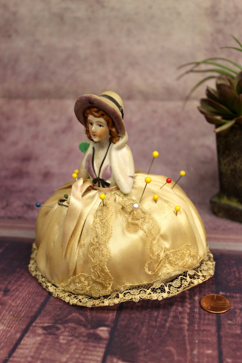 Top Made in Japan Antique Porcelain Pin Cushion Lady with skirt Bin 56