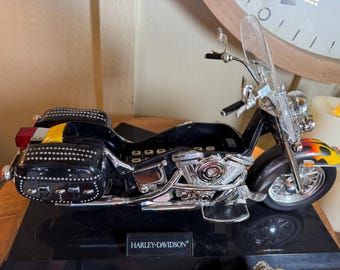 FMPM HARLEY DAVIDSON HERITAGE SOFTAIL CLASSIC ハーレーダビッドソン 模型 バイク アメリカン フランクリンミント Franklin Mint Harley Davidson FLH Police Bike Edition FMPM - Nice
