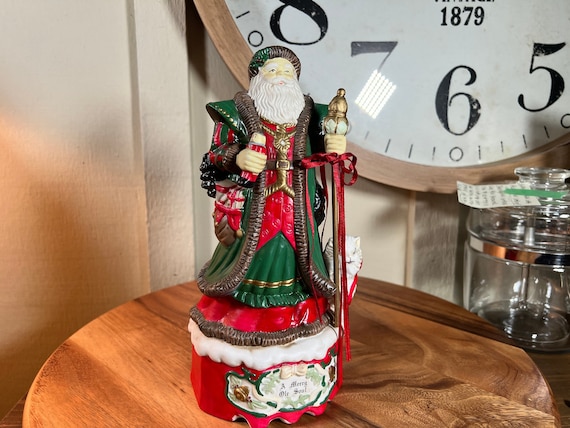 Vintage Porcelian Musical Old Fashioned Santa with Cat, 11 Inch, Plays, "Santa Clause is Coming To Town", 1980's   B31-8-19