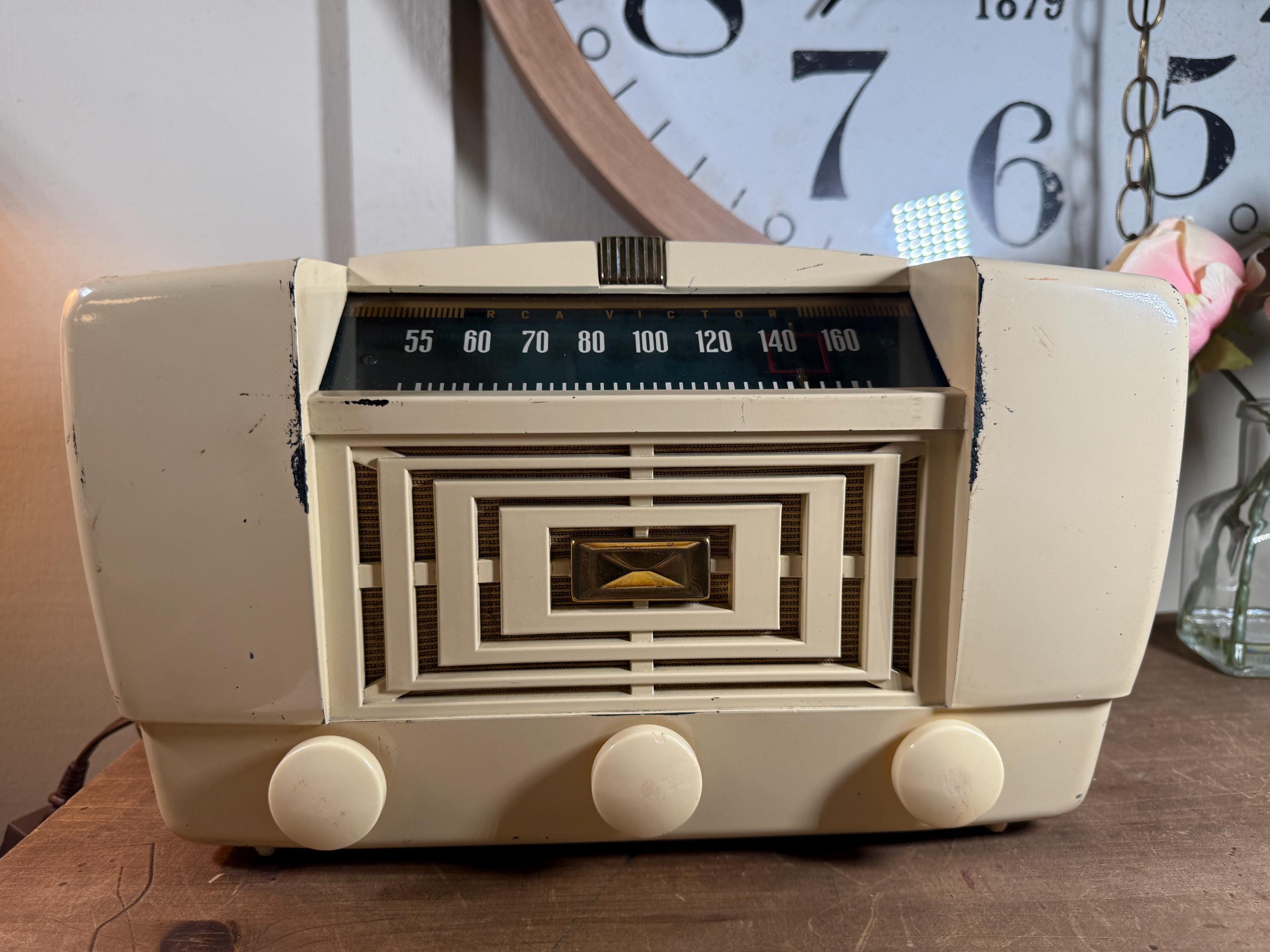 米国RCAビクター（RCA Victor）真空管ラジオ Model 2-X-61｜覆面えるの