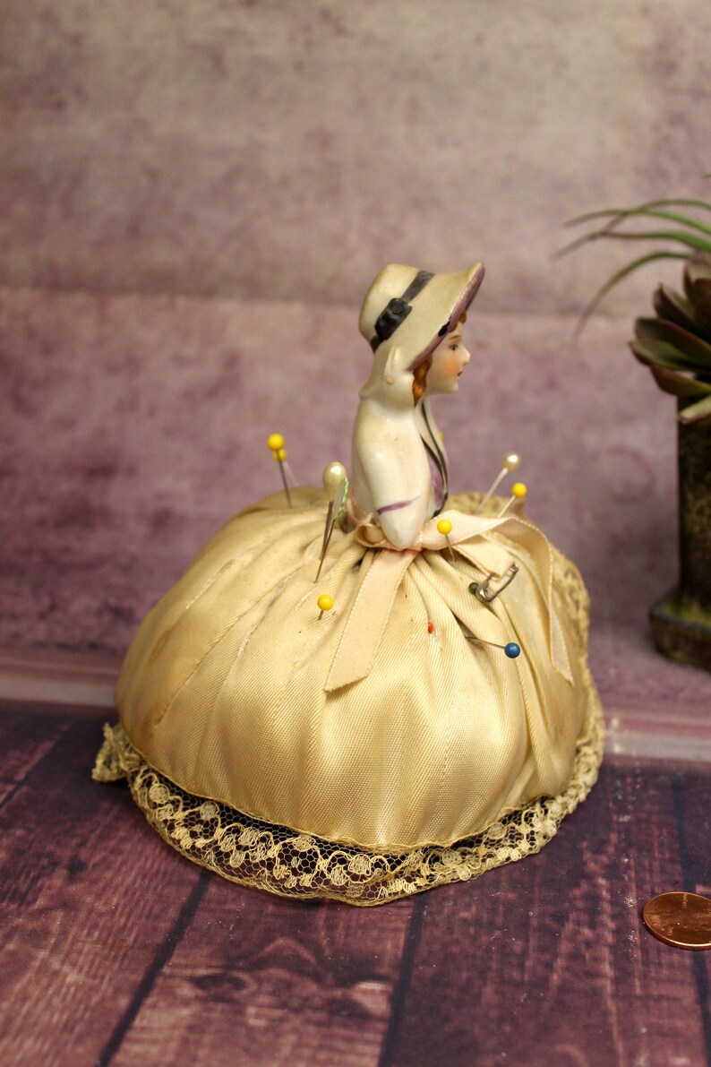 Top Made in Japan Antique Porcelain Pin Cushion Lady with skirt Bin 56