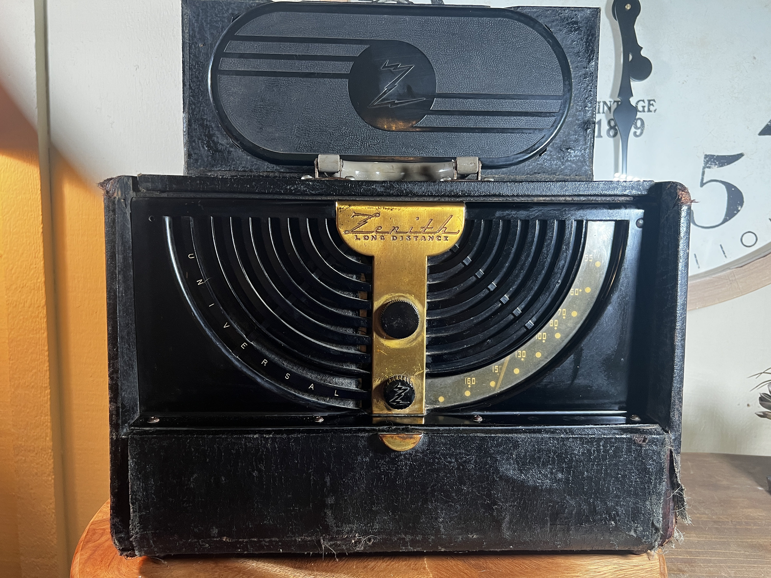 Vintage, Zenith, Long Distance, Suit Case, Radio, 1940's, AM, Tube