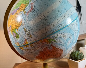 Globo Terráqueo Decorativo 14 Cm - Mapa En Inglés, Base Metálica Bronce, Ideal Para Escritorio Y Regalo