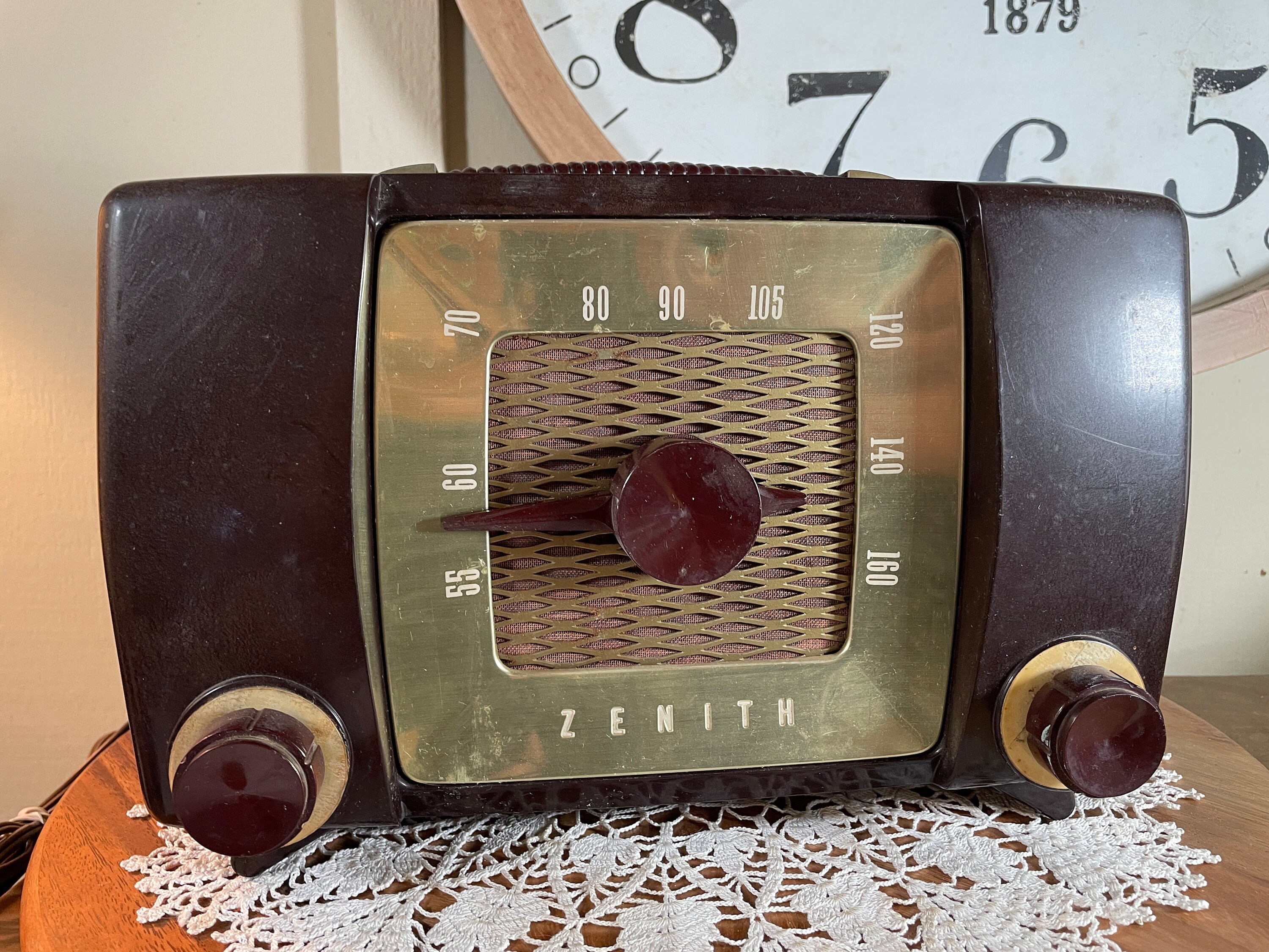 Vintage Zenith Tube Radio, Brown Bakelite With Gold Face