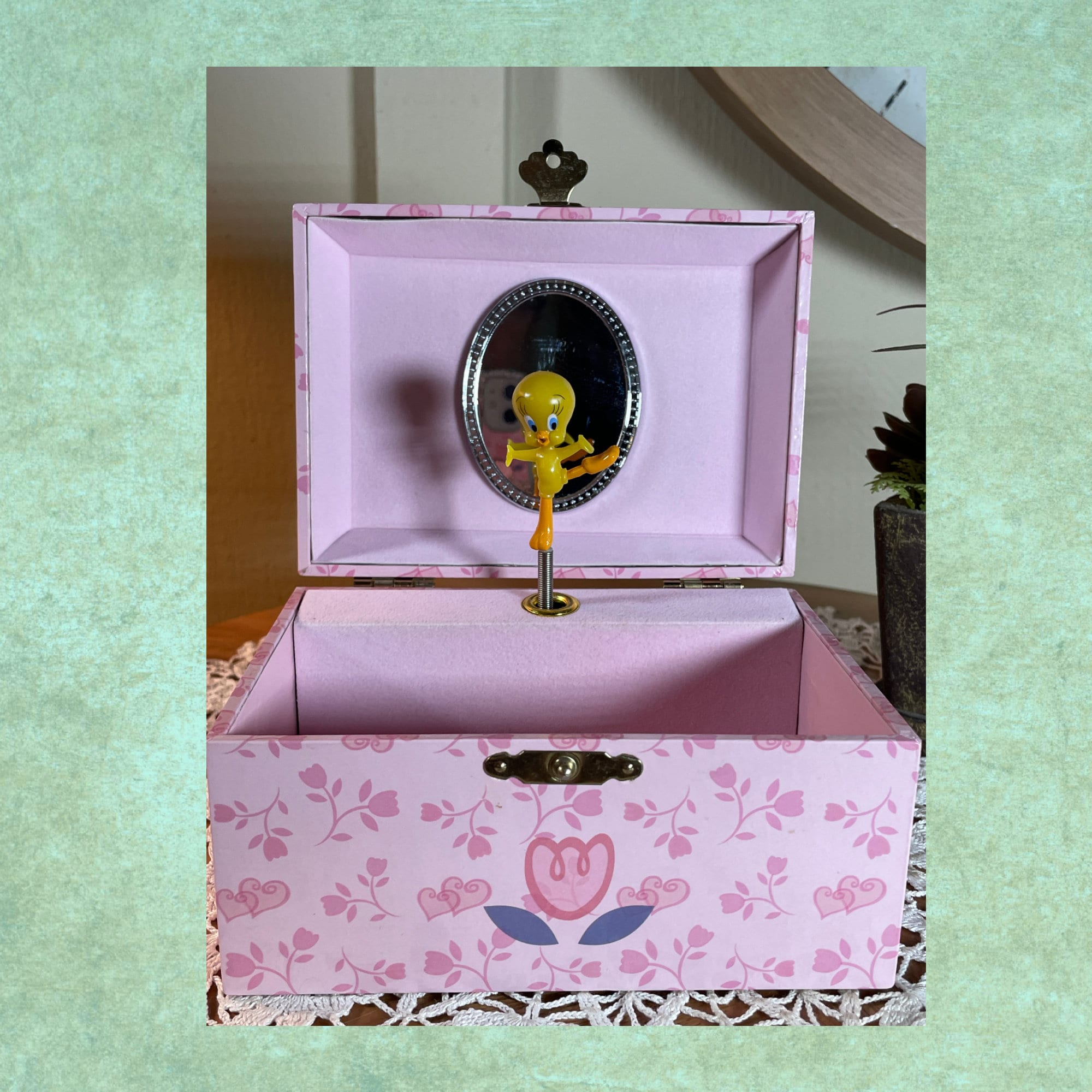 Vintage Childrens Tweety Bird Musical Jewelry Box With Tweety