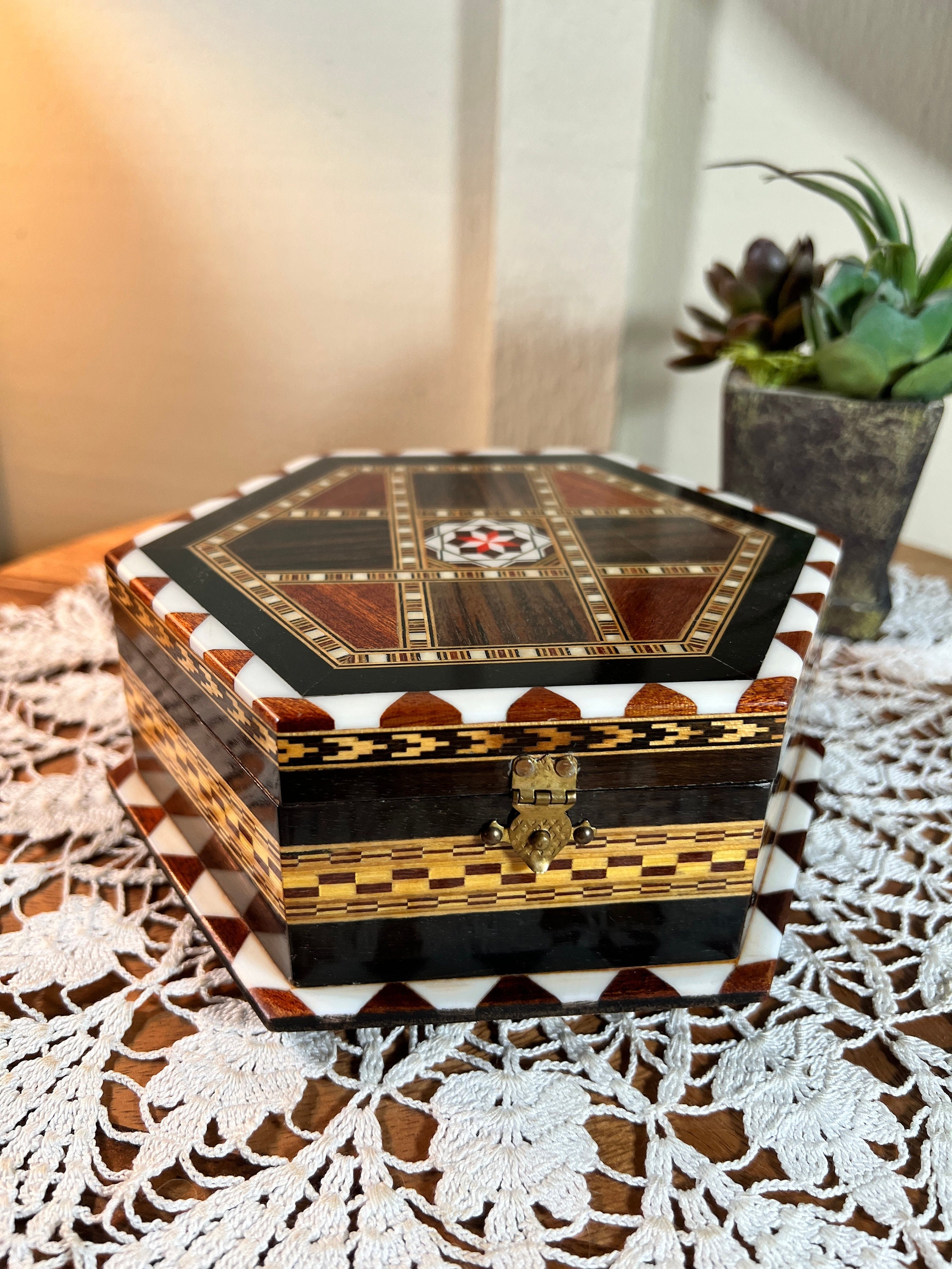 蒔絵　アクセサリーボックス Jewelry Box 隅金 白檀春秋 蝶に蜻蛉】 | 漆器 山田平安堂 WEB本店
