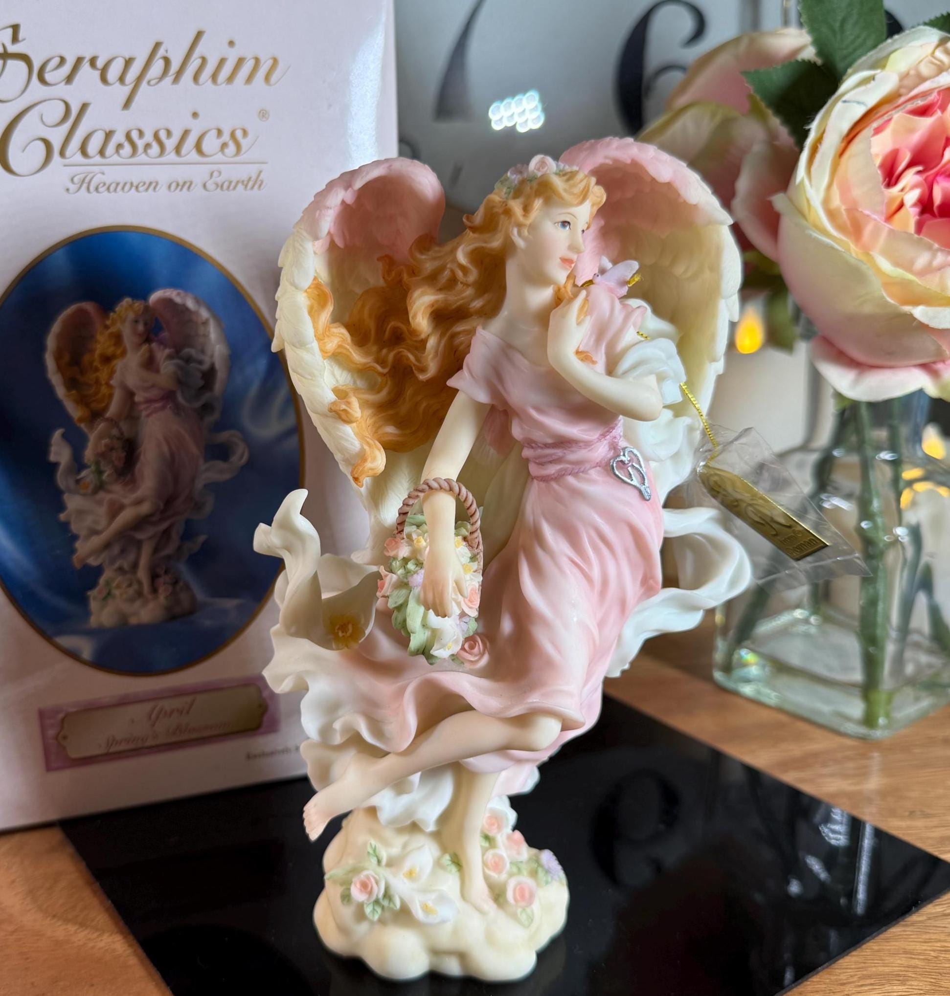 baccara エンジェル天使　angel of peace フィギュリン Seraphim Angel Classics, April, Springs Blossom, Angel With Basket
