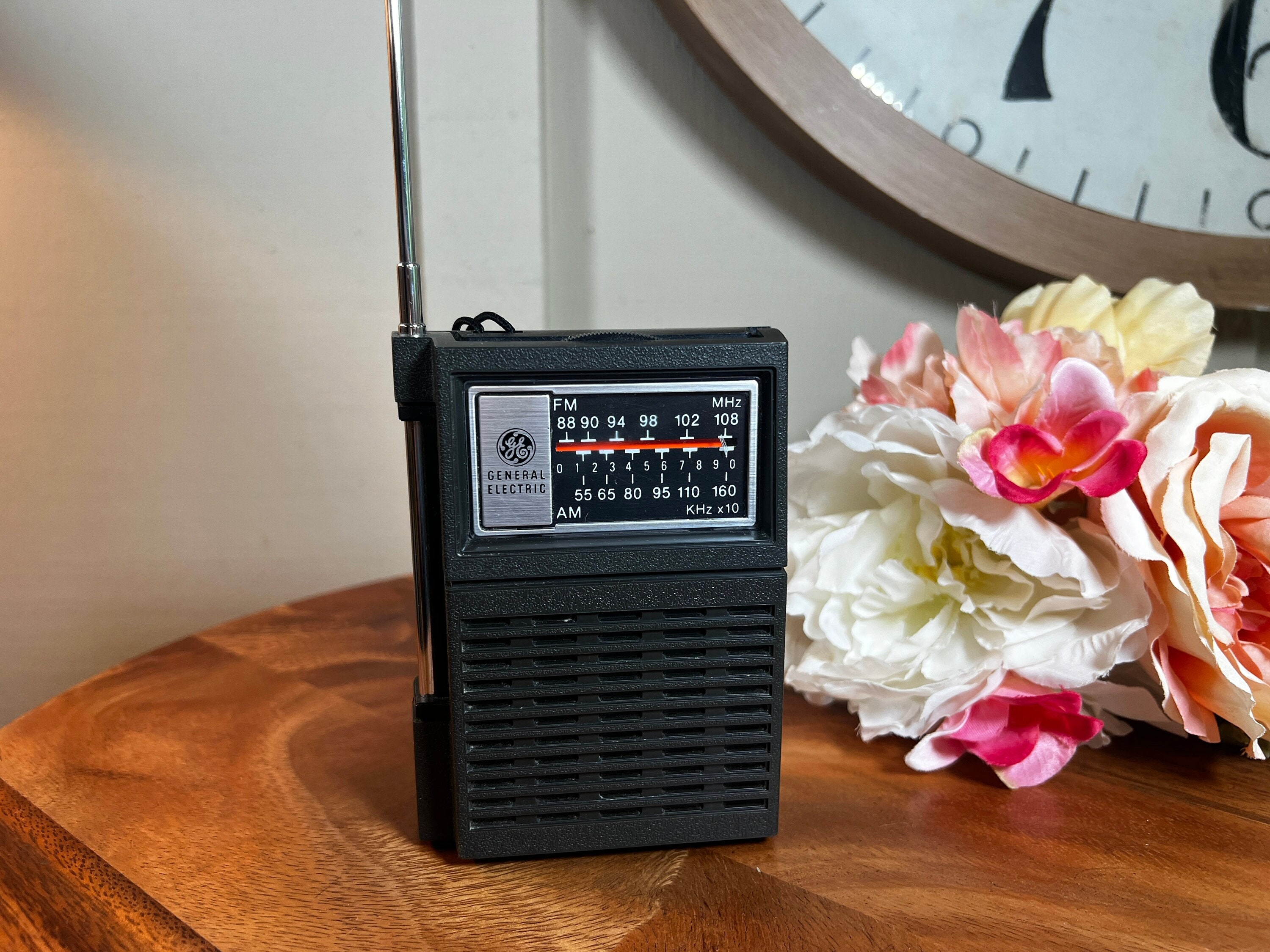 Vintage, GE, General Electric, Transistor Radio, Black, 5 Vintage, GE, General Electric, Transistor Radio, Black, 5