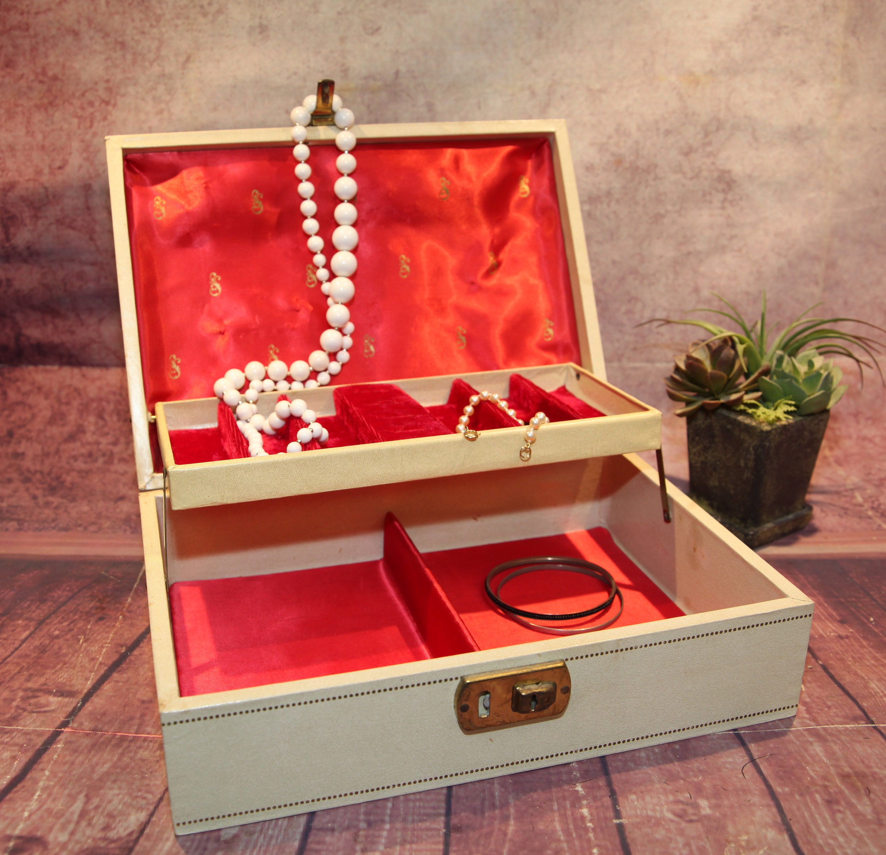 Vtg Lady Buxton Jewelry Box Case Drawer 2 Tier Cream Color w red velvet  lining