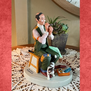 Norman Rockwell, Porcelain, Figurine, MAN THREADING A NEEDLE, The Danbury Mint, 1980, 6&quot;   B86-3-27   (#1)