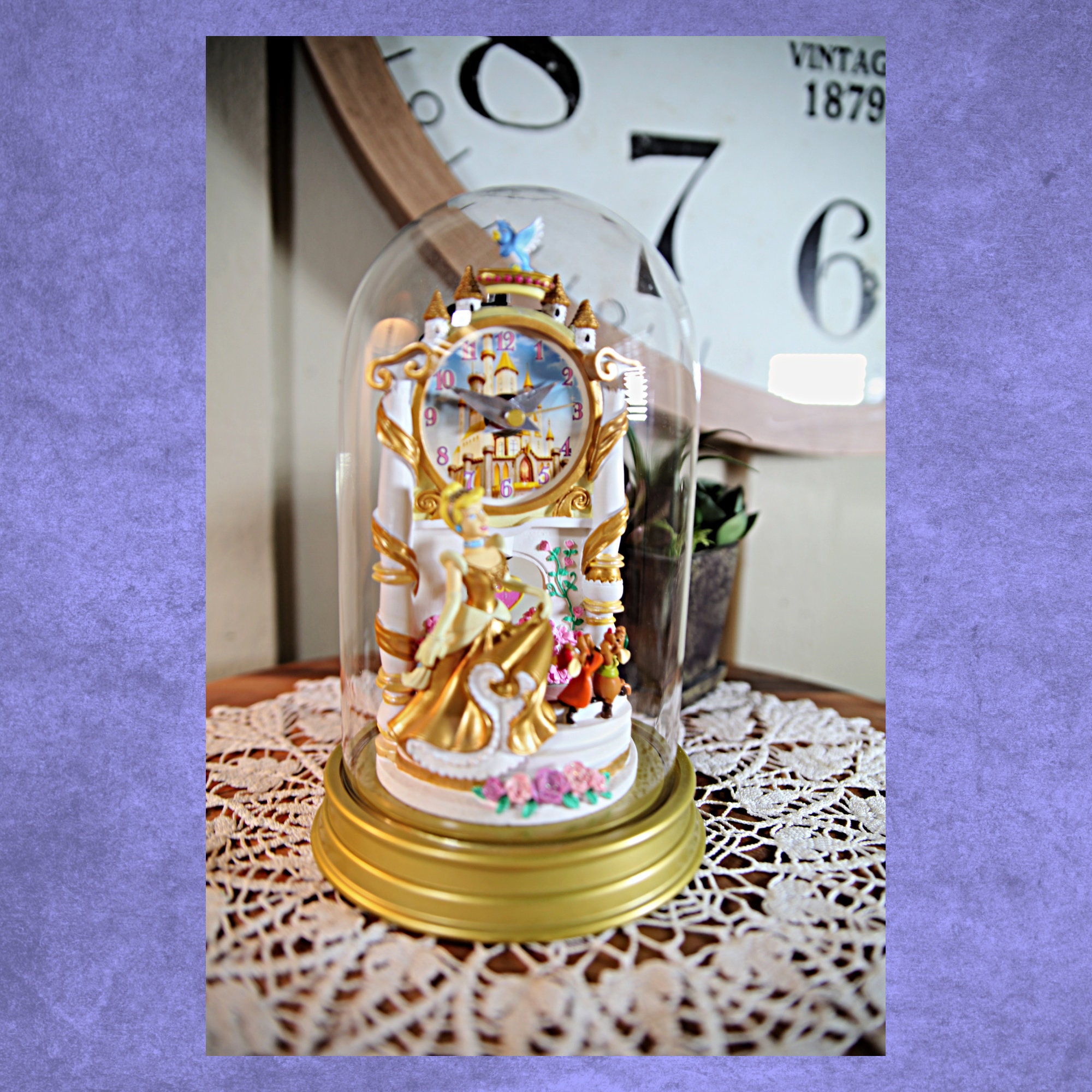 Disney Cinderella オルゴール Disney Cinderella Swinging Heart Pendulum Gold Color Glass