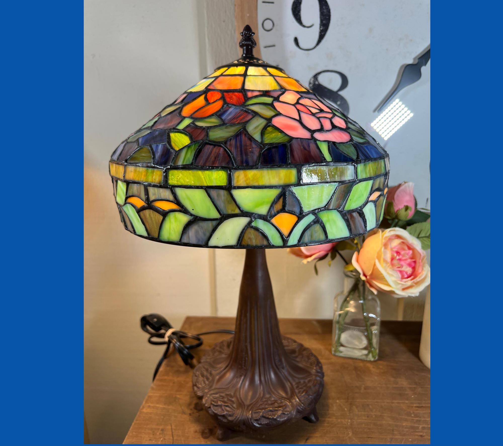 ティファニースタイルテーブルランプ電気スタンドガラスランプ\r 緑のトンボ馬の8 ティファニースタイルテーブルランプ電気スタンドガラスランプ