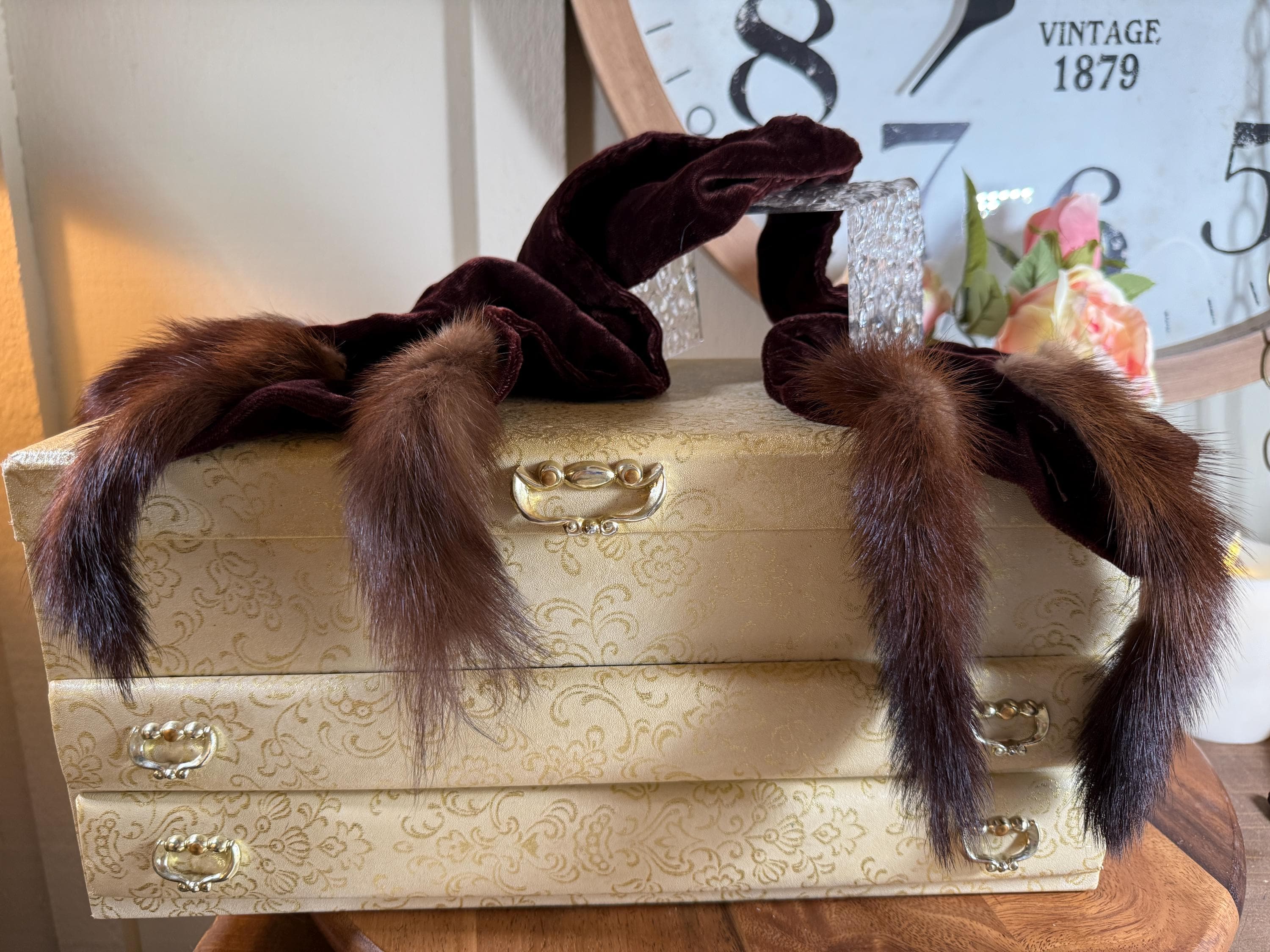 Vintage mink stole and hat set Vintage Light Pastel Mink Stole – LaBelle Since 1919 main image 4