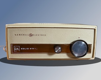 Radio GE AM de estado sólido, vintage, de tubo y caja de plástico, funciona, 9.5", década de 1960, R11-13