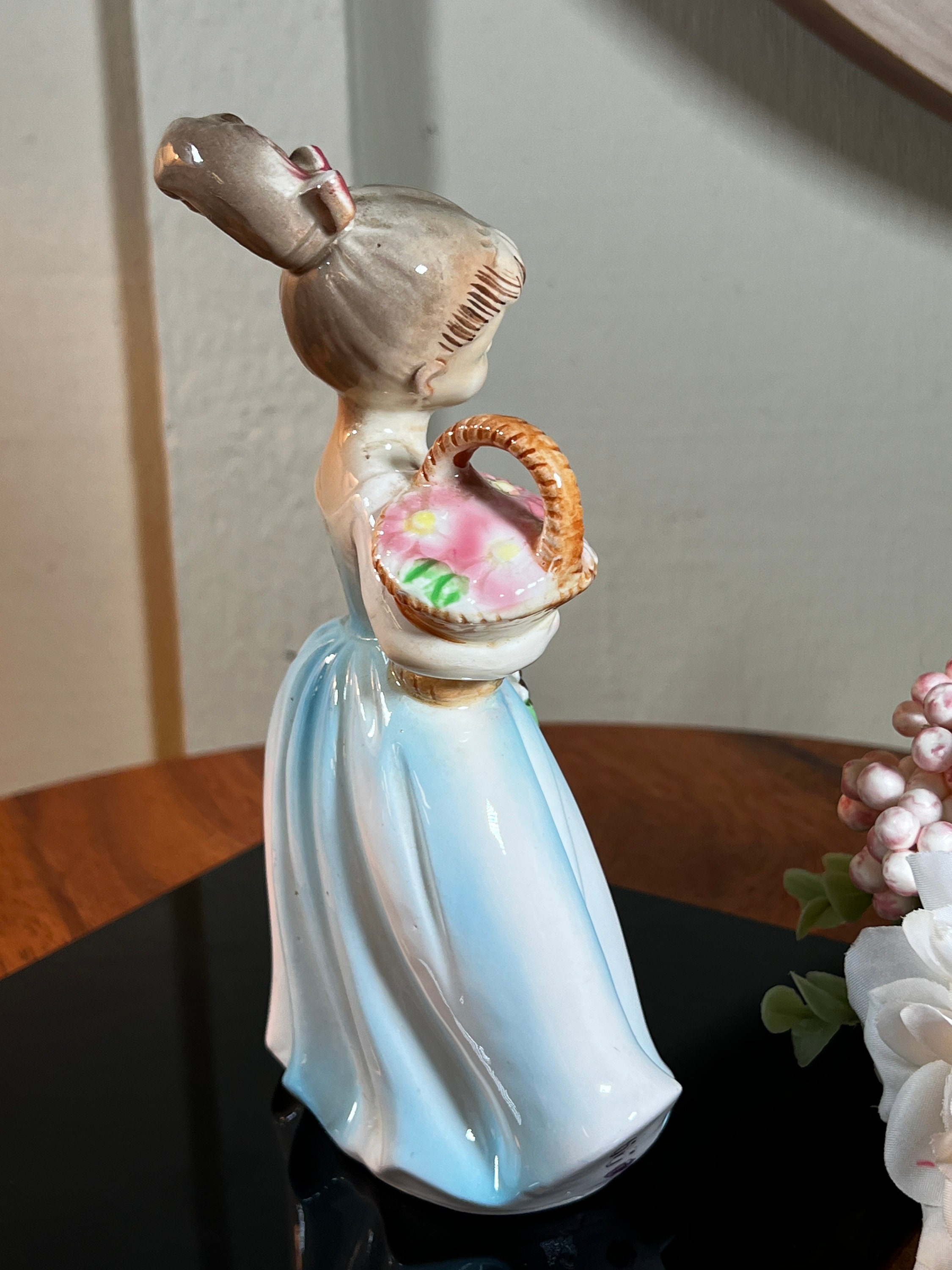 Vintage, Porcelain Girl, Blue Dress, With Pony Tail, Holding