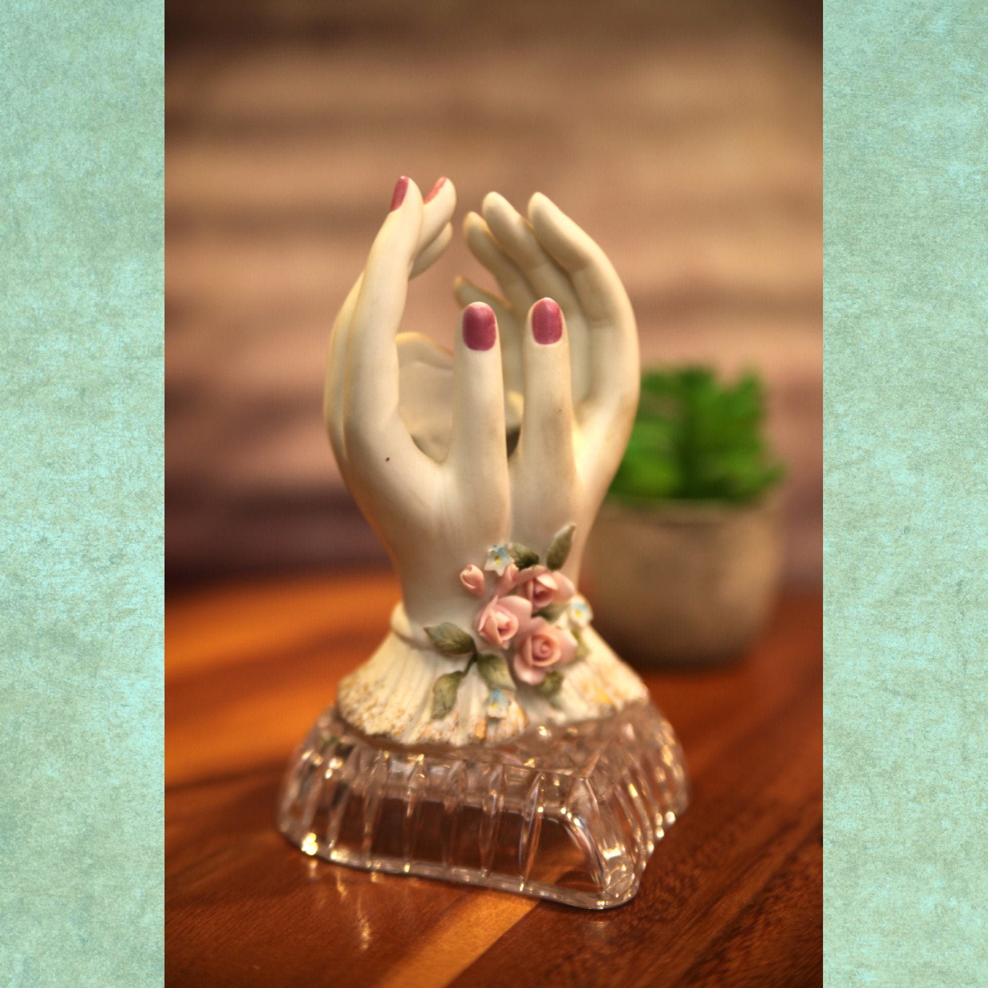 【D】バラ・レフトンのハンドモチーフ/Lefton Porcelain Vintage Lefton China Porcelain Lady Hand Vase – 1950s Pink